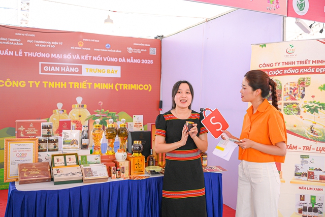 Tuần lễ TMĐT- Kết nối v&ugrave;ng Đ&agrave; Nẵng 2025: quảng b&aacute; sản phẩm OCOP qua Shopee Live - Ảnh 2.