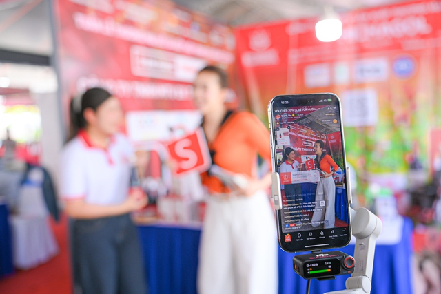 Tuần lễ TMĐT- Kết nối v&ugrave;ng Đ&agrave; Nẵng 2025: quảng b&aacute; sản phẩm OCOP qua Shopee Live - Ảnh 3.