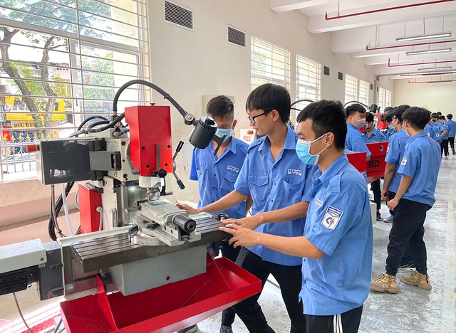 Trường cao đẳng hồi hộp chờ nguyện vọng thí sinh trong mùa tuyển sinh cao đẳng 2025 - Ảnh 1. Trường cao đẳng hồi hộp chờ nguyện vọng thí sinh trong mùa tuyển sinh cao đẳng 2025 - Ảnh 1.