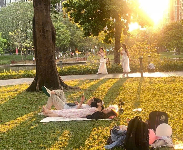 Những địa điểm picnic rất 'chill' ngay trong lòng thành phố được nhiều người yêu thích- Ảnh 4.