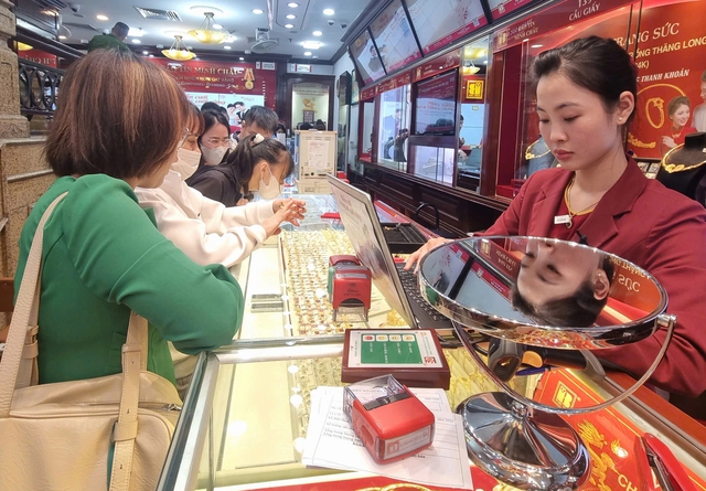 Hội đồng Vàng thế giới 'mổ xẻ' chuyện giá vàng Việt Nam quá cao- Ảnh 2.