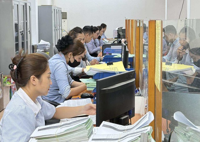 Đề nghị điều chỉnh thời điểm nghỉ hưu trước tuổi hoặc nghỉ việc cho công chức- Ảnh 1.