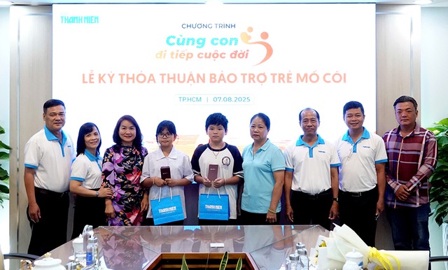 Xúc động lễ ký kết bảo trợ lâu dài cho trẻ mồ côi tại Báo Thanh Niên - Ảnh 1.