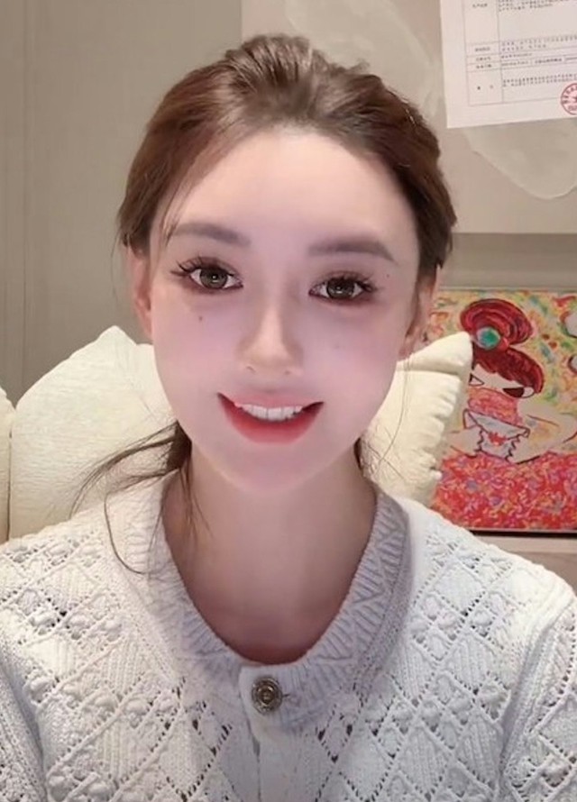 

Diệp Kha trong một livestream gần đây. Cô vừa xác nhận đã chia tay Huỳnh Hiểu Minh  