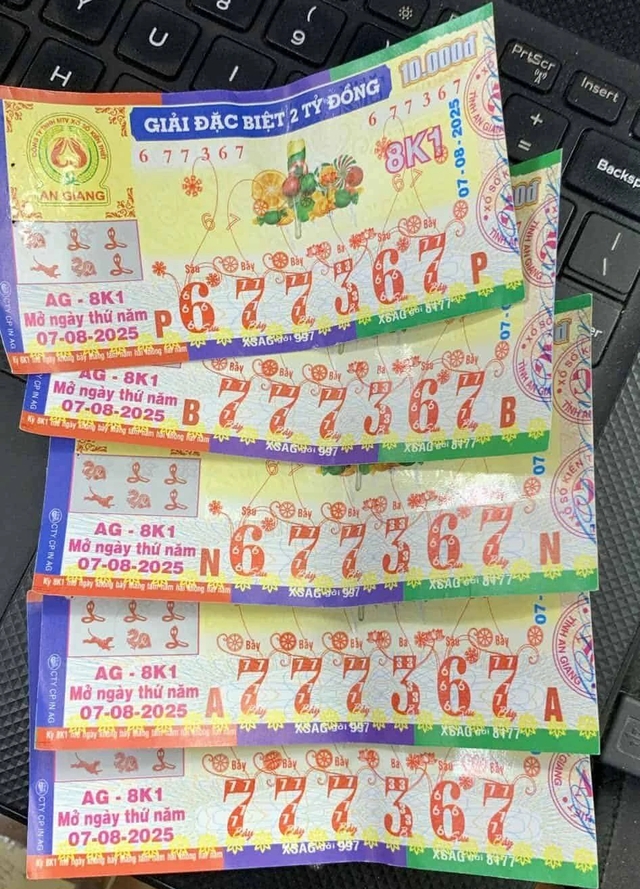 Vừa xong xổ số miền Nam ngày 7 tháng 8, người đàn ông liền đổi thưởng - Ảnh 2.