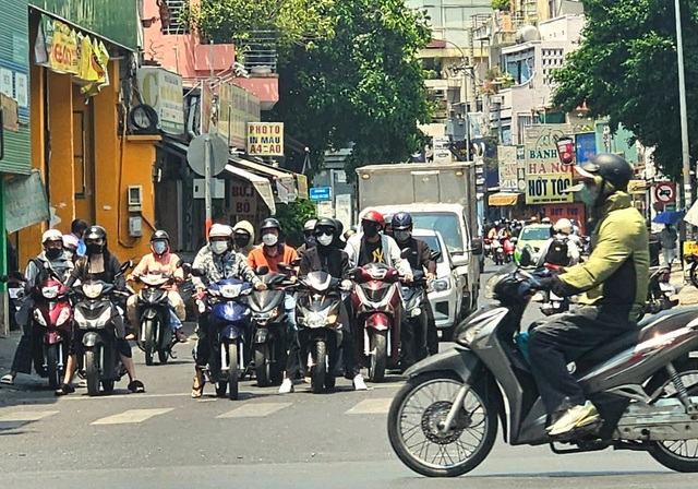 Nắng nóng, gió táp rát da dễ gây sốc nhiệt, kiệt sức: Bác sĩ chỉ cách phòng