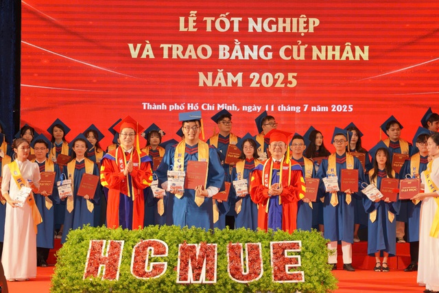 Thủ khoa ngành sư phạm toán với ước mơ truyền cảm hứng niềm đam mê toán học- Ảnh 2.