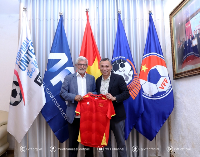 HLV Calisto bất ngờ quay lại Việt Nam, có cuộc làm việc rất quan trọng cùng Chủ tịch VFF- Ảnh 1.