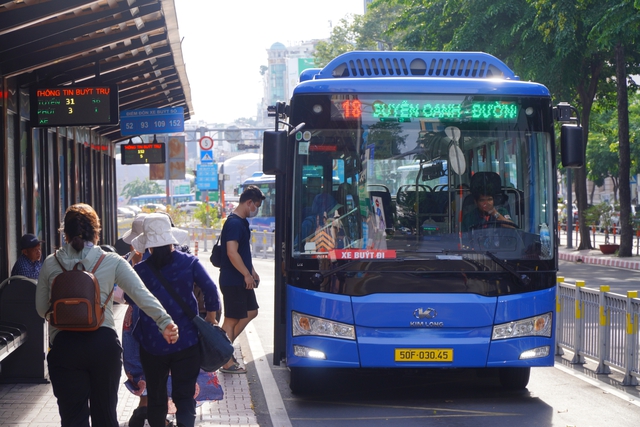 Đi xe buýt không còn cảnh tài xế vừa phanh vừa hét… lên lẹ - Ảnh 1.