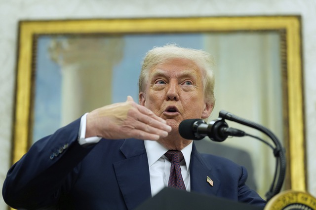 Ông Trump ra lệnh tái điều tra dân số, loại trừ người nhập cư trái phép- Ảnh 1.
