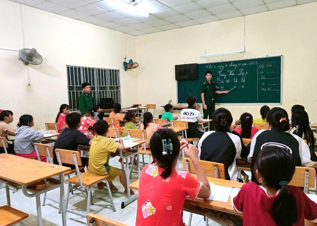 Lớp học tình thương của thầy giáo ‘tay ngang’ - Ảnh 3.