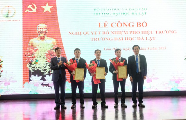 Công bố quyết định bổ nhiệm hiệu trưởng, 3 phó hiệu trưởng Trường ĐH Đà Lạt- Ảnh 2. Công bố quyết định bổ nhiệm hiệu trưởng, 3 phó hiệu trưởng Trường ĐH Đà Lạt- Ảnh 2.