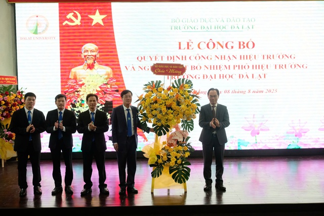 Công bố quyết định bổ nhiệm hiệu trưởng, 3 phó hiệu trưởng Trường ĐH Đà Lạt- Ảnh 4. Công bố quyết định bổ nhiệm hiệu trưởng, 3 phó hiệu trưởng Trường ĐH Đà Lạt- Ảnh 4.