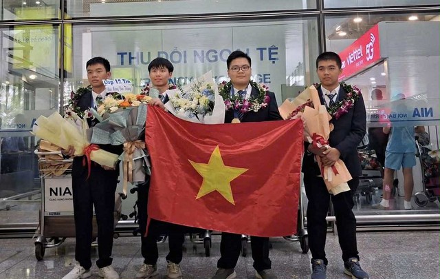 Huy chương vàng Olympic tin học và Huy chương bạc toán quốc tế chọn chung trường ĐH - Ảnh 1.
