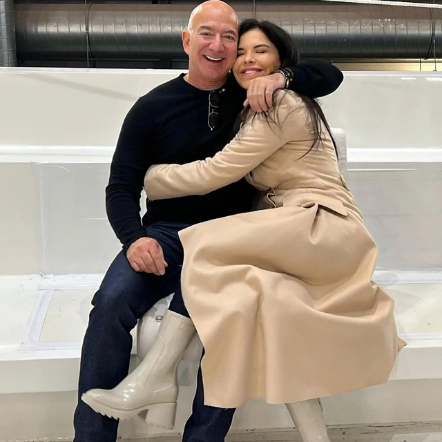 Cuộc chiến pháp lý dai dẳng giữa em trai và vợ chồng tỉ phú Jeff Bezos - Ảnh 1.