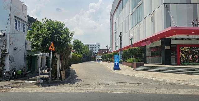 TP.HCM: Đánh nhau hỗn loạn trong đêm do 'nhìn đểu' ở phường Bình Tiên- Ảnh 1.