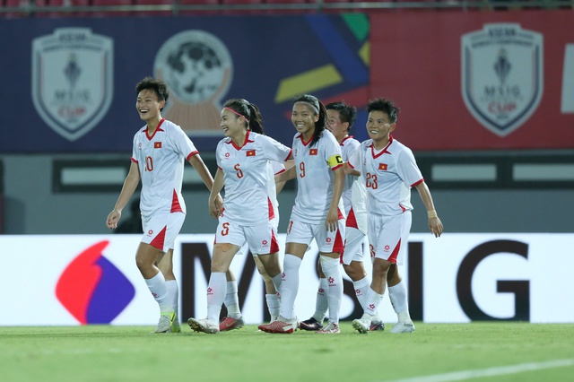 AFF Cup nữ 2025, đội tuyển nữ Việt Nam 2-0 Indonesia: Hoàng Thị Loan ghi bàn - Ảnh 1.