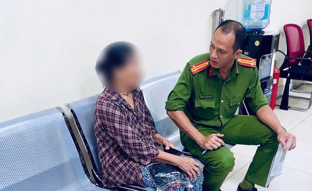 Cụ bà 76 tuổi suýt mất 100 triệu đồng vì nhóm giả danh công an lừa đảo. - Ảnh 3.