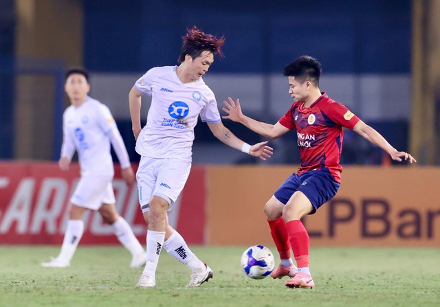 Thắng kịch t&iacute;nh Nam Định, đội C&ocirc;ng an H&agrave; Nội lần đầu đoạt Si&ecirc;u c&uacute;p quốc gia- Ảnh 1.