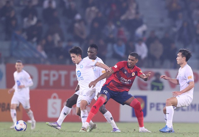 Thắng kịch t&iacute;nh Nam Định, đội C&ocirc;ng an H&agrave; Nội lần đầu đoạt Si&ecirc;u c&uacute;p quốc gia- Ảnh 2.