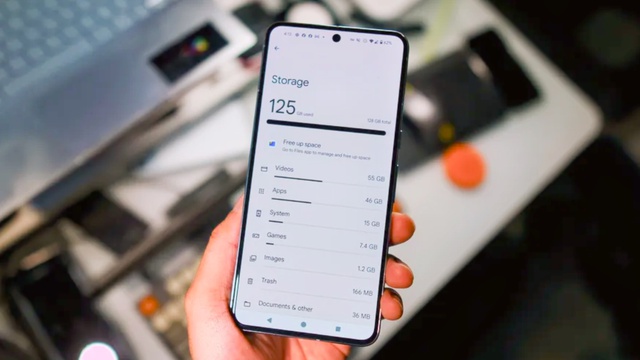 Những điều đang khiến điện thoại ng&agrave;y c&agrave;ng tệ hơn - Ảnh 2.