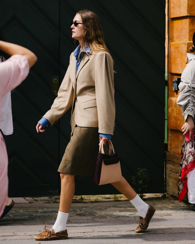 Trang phục công sở ngày thu, đơn giản mà vẫn sành điệu- Ảnh 6.