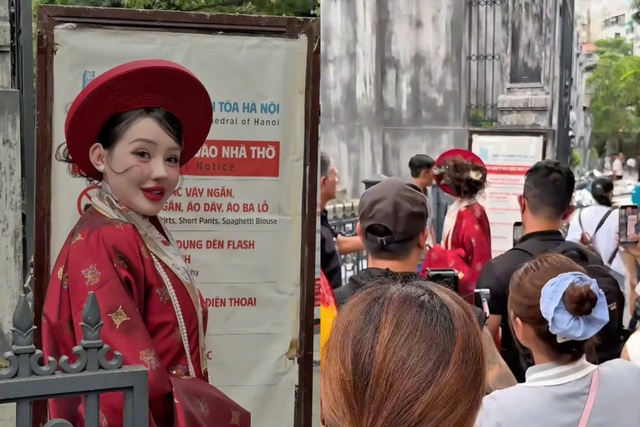 Phía Ngân 98 nói gì vụ bị yêu cầu rời khỏi Nhà thờ Lớn?- Ảnh 1.