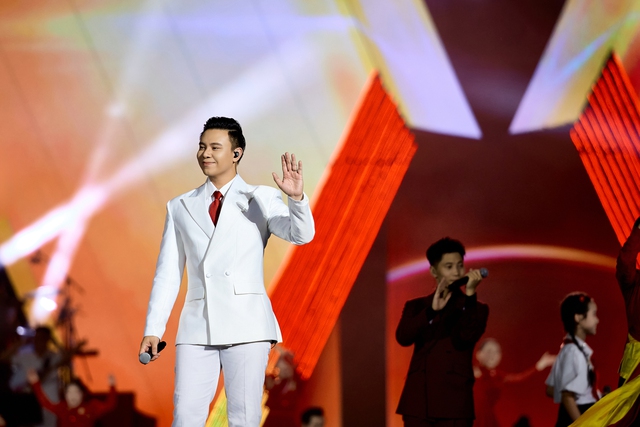 Ca sĩ Đông Hùng nói về những màn trình diễn gây sốt tại 'concert quốc gia' - Ảnh 3.