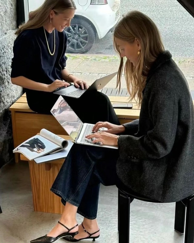 Trang phục công sở ngày thu, đơn giản mà vẫn sành điệu- Ảnh 1.