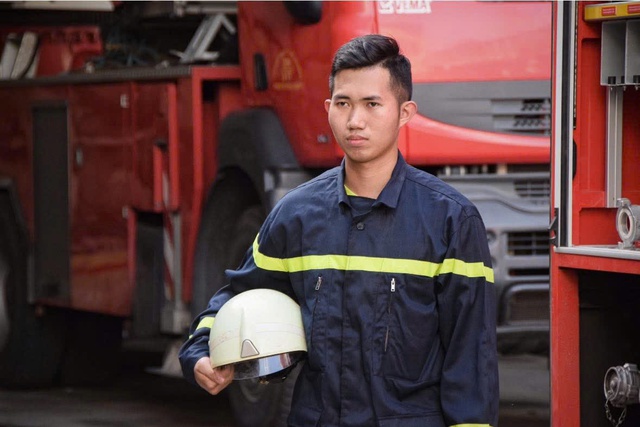 Từ chiến sĩ ph&ograve;ng ch&aacute;y chữa ch&aacute;y tới thầy gi&aacute;o dạy văn ở TP.HCM - Ảnh 1.