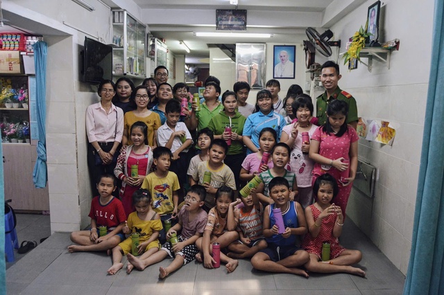 Từ chiến sĩ ph&ograve;ng ch&aacute;y chữa ch&aacute;y tới thầy gi&aacute;o dạy văn ở TP.HCM - Ảnh 1.