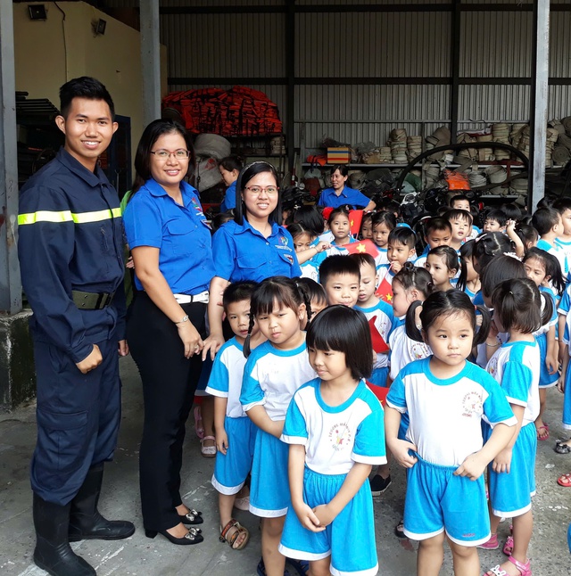 Từ chiến sĩ ph&ograve;ng ch&aacute;y chữa ch&aacute;y tới thầy gi&aacute;o dạy văn ở TP.HCM - Ảnh 3.