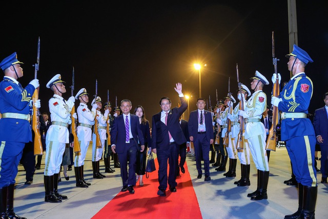 Thủ tướng Phạm Minh Ch&iacute;nh gặp Tổng thống Nga Vladimir Putin - Ảnh 3.