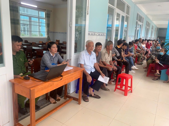 TP.HCM: Nhận quà tặng lễ Quốc khánh 2.9 thật hạnh phúc- Ảnh 1. TP.HCM: Nhận quà tặng lễ Quốc khánh 2.9 thật hạnh phúc- Ảnh 1.