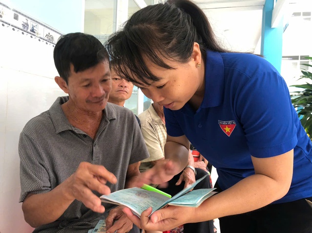 TP.HCM: Nhận quà tặng lễ Quốc khánh 2.9 thật hạnh phúc- Ảnh 2. TP.HCM: Nhận quà tặng lễ Quốc khánh 2.9 thật hạnh phúc- Ảnh 2.