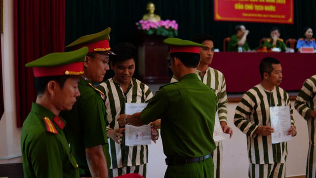 Phạm nhân được đặc xá ở TP.HCM dịp Quốc khánh: 'Sẽ cố gắng trở thành công dân tốt'- Ảnh 4. Phạm nhân được đặc xá ở TP.HCM dịp Quốc khánh: 'Sẽ cố gắng trở thành công dân tốt'- Ảnh 4.