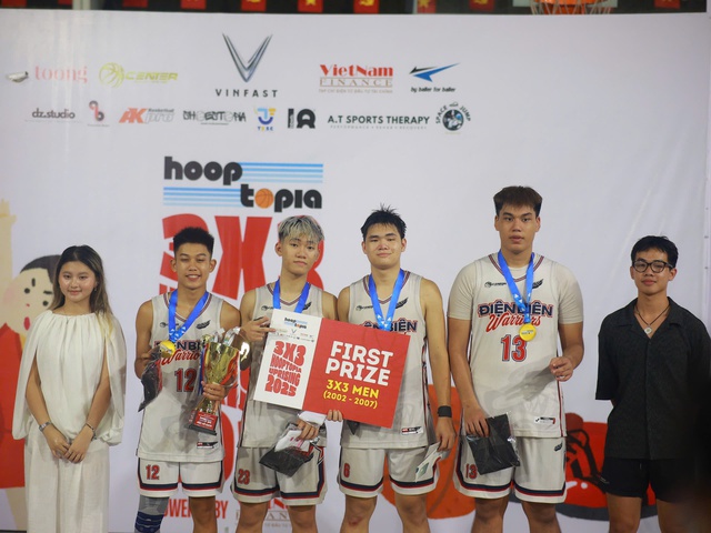 Sôi động giải bóng rổ trẻ dịp Quốc khánh 2.9- Ảnh 1. Sôi động giải bóng rổ trẻ dịp Quốc khánh 2.9- Ảnh 1.