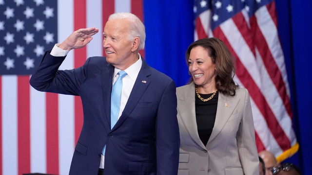 Bà Harris chỉ trích quyết định tái tranh cử của ông Biden - Ảnh 1.