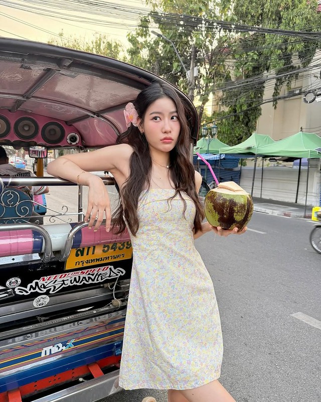 Vạn năng trong mọi phong cách với trang phục hoa nhí - Ảnh 3.