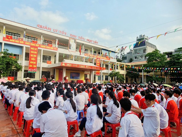 Quảng Ninh đối mặt với tình trạng thiếu giáo viên nghiêm trọng lên tới 4 . 000 Người - Ảnh 1. Quảng Ninh đối mặt với tình trạng thiếu giáo viên nghiêm trọng lên tới 4 . 000 Người - Ảnh 1.