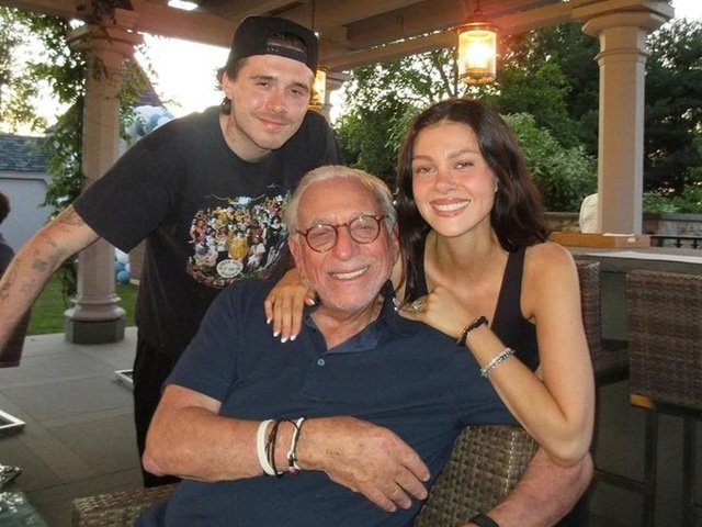 Brooklyn Beckham 'quay lưng' với gia đ&igrave;nh v&igrave; được cha vợ hậu thuẫn t&agrave;i ch&iacute;nh? - Ảnh 2.