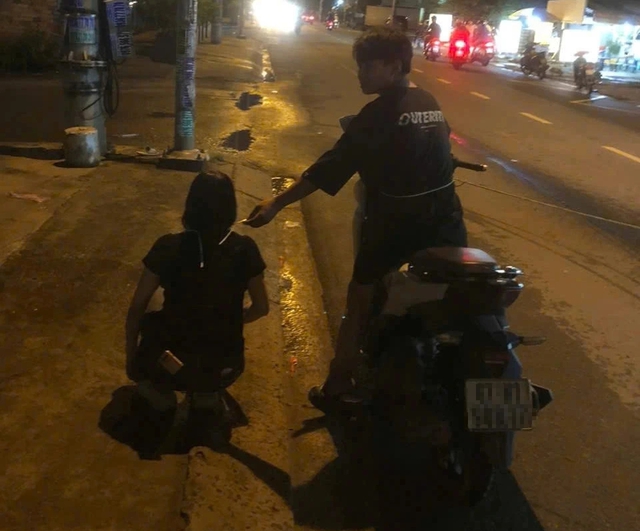 Công an TP.HCM bắt nghi phạm cướp giật dây chuyền tại xã Tân Vĩnh Lộc - Ảnh 1.