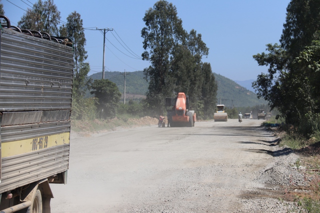 Thi công QL28B nhếch nhác: 'cơ bản không còn tình trạng cỏ mọc ở công trường nữa'.- Ảnh 5. Thi công QL28B nhếch nhác: 'Cơ bản không còn tình trạng cỏ mọc ở công trường nữa' - Ảnh 6.