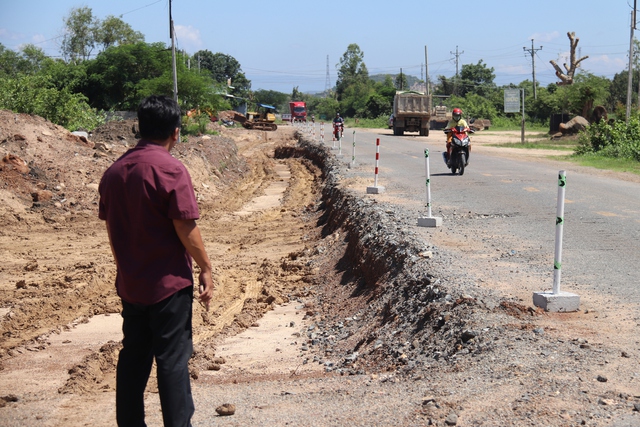 Thi công QL28B nhếch nhác: 'Cơ bản không còn tình trạng cỏ mọc ở công trường nữa' - Ảnh 5.