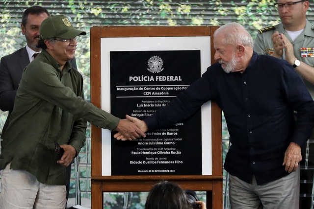 Tổng thống Brazil, Colombia lên tiếng lúc Mỹ điều tàu chiến, F-35 gần Venezuela - Ảnh 1.