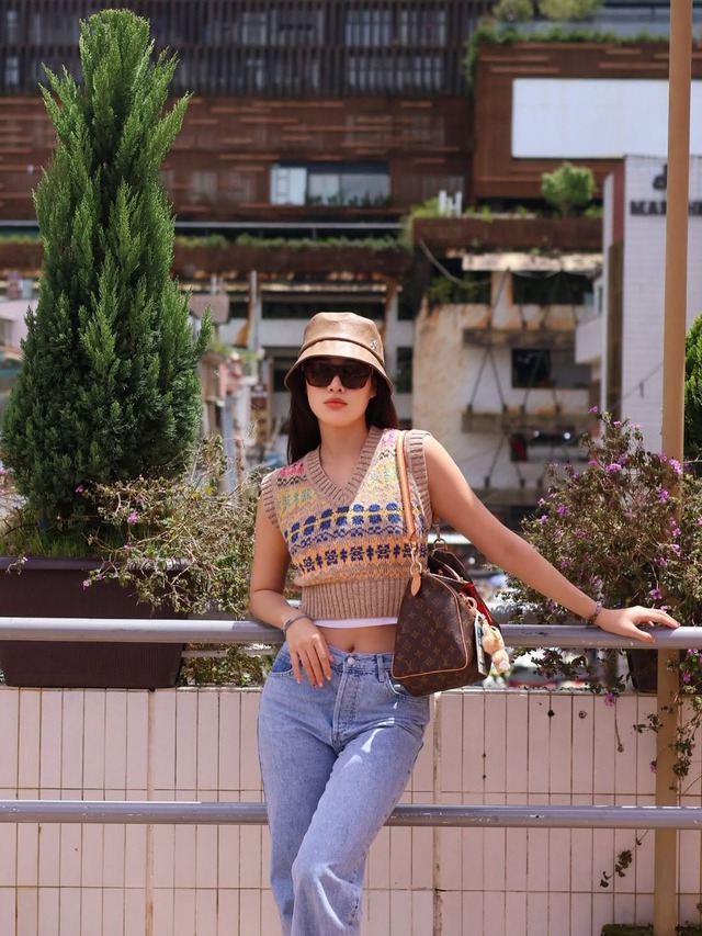 Áo len gile, tỏa nét tinh khô…