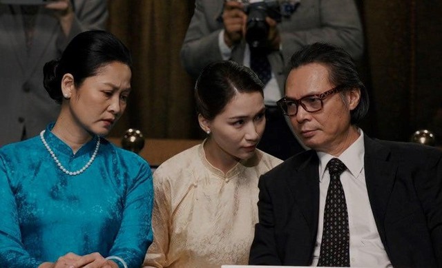 'Mưa đỏ' vượt mốc 600 tỉ đồng - Ảnh 1.