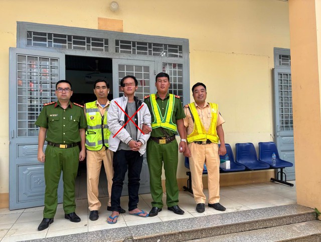 Bắt giữ nghi phạm trộm xe máy dương tính với ma túy tại Đồng Nai - Ảnh 1. Bắt giữ nghi phạm trộm xe máy dương tính với ma túy tại Đồng Nai - Ảnh 1.
