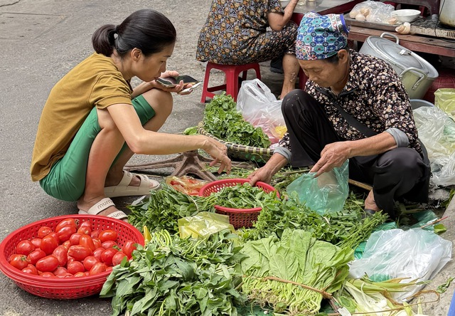 Giá rau xanh tăng 'chóng mặt' - Ảnh 2.
