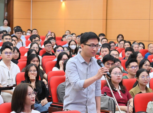 Có phải 'mọt sách thì khù khờ, không chú trọng ngoại hình'?- Ảnh 1.